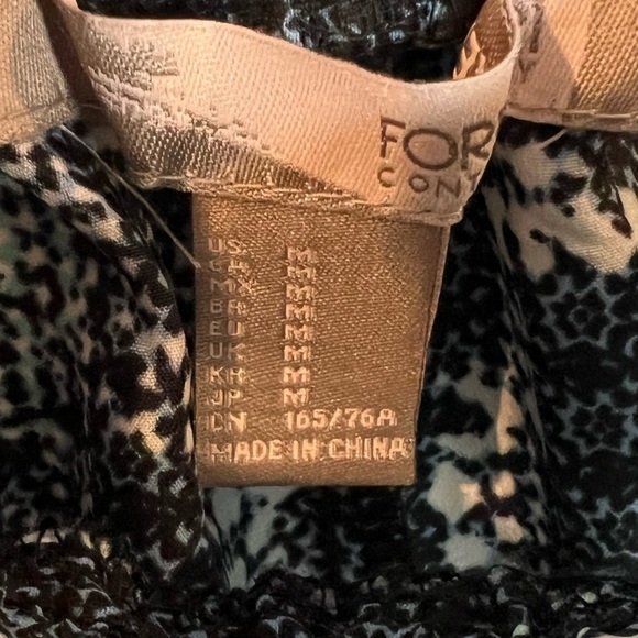 D11.39 Forever 21 Printed Casual Lounge Sleep Shorts Medium M - Picture 2 of 3